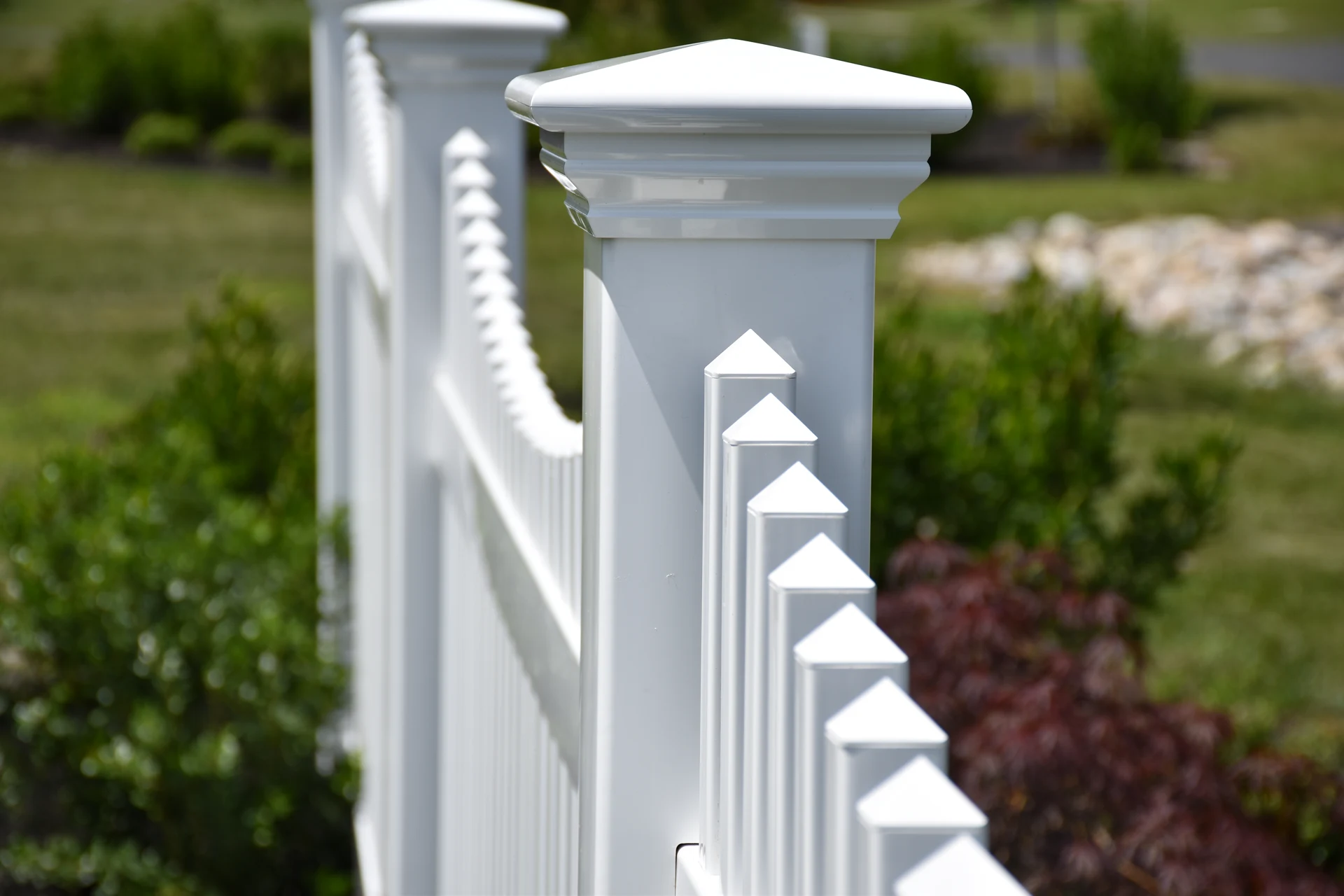 White vinyl tongue-groove privacy fence pricing — Peculiar, MO — RKC Wood Care Pros