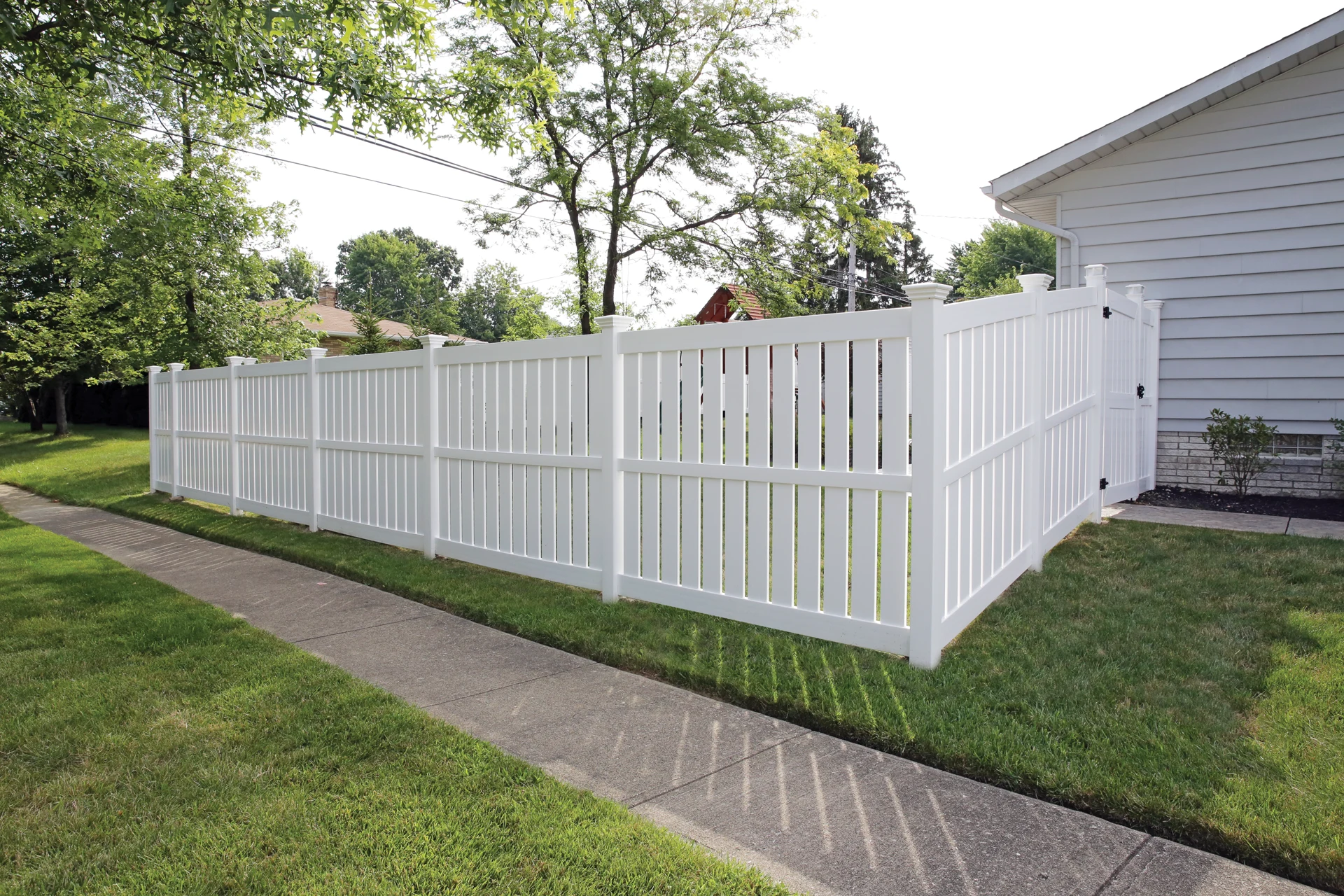 A Vinyl Fence in Spring Hill, KS You Won't Re-Stain — 30-Year Lifespan, Zero Sand-and-Seal