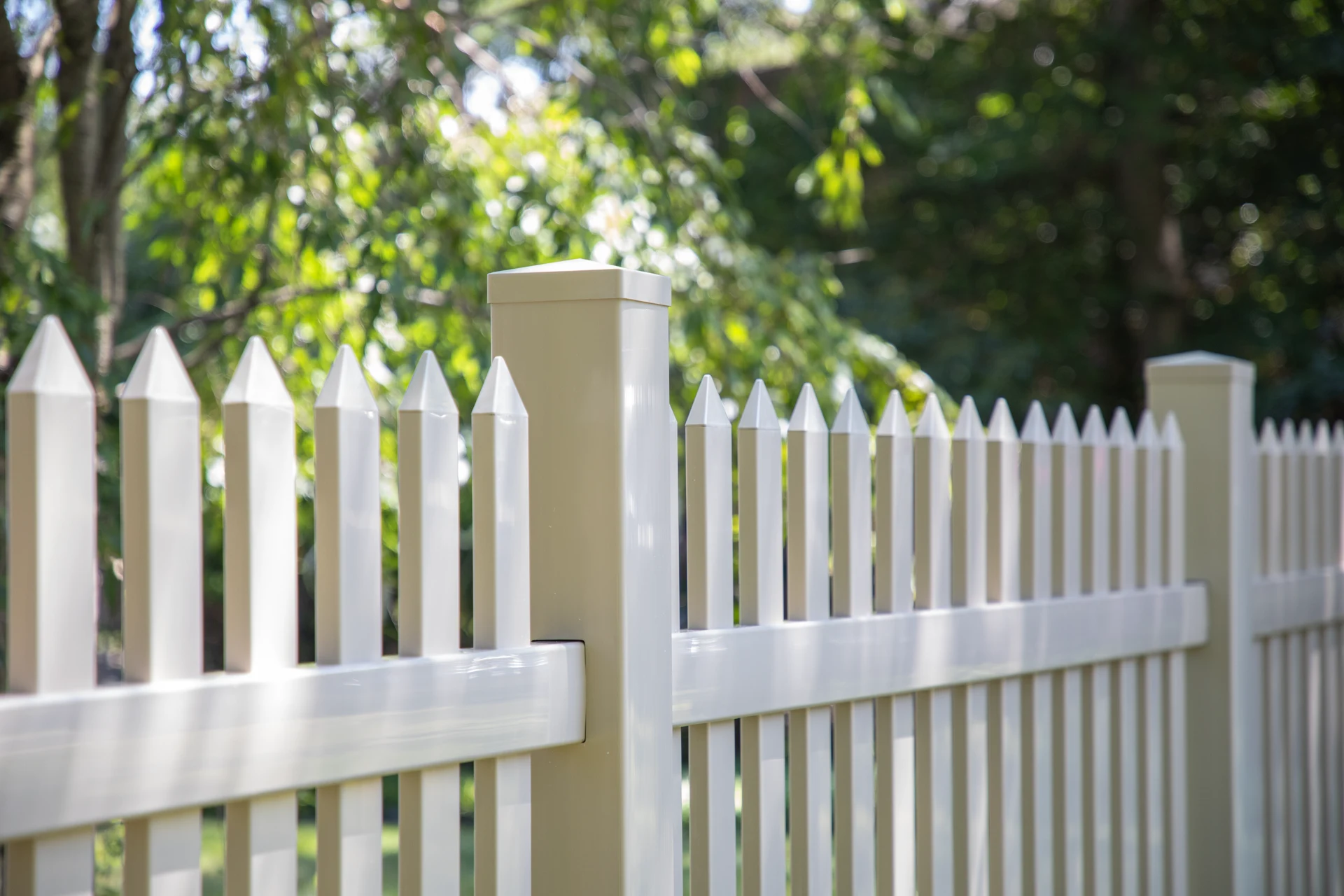 Vinyl Fence Installation in Grandview, MO — UV-Stabilized, Aluminum-Insert Wind-Rated