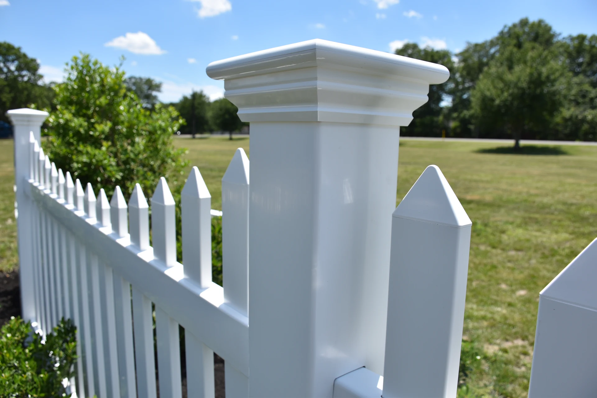 White vinyl tongue-groove privacy fence pricing — Grandview, MO — RKC Wood Care Pros