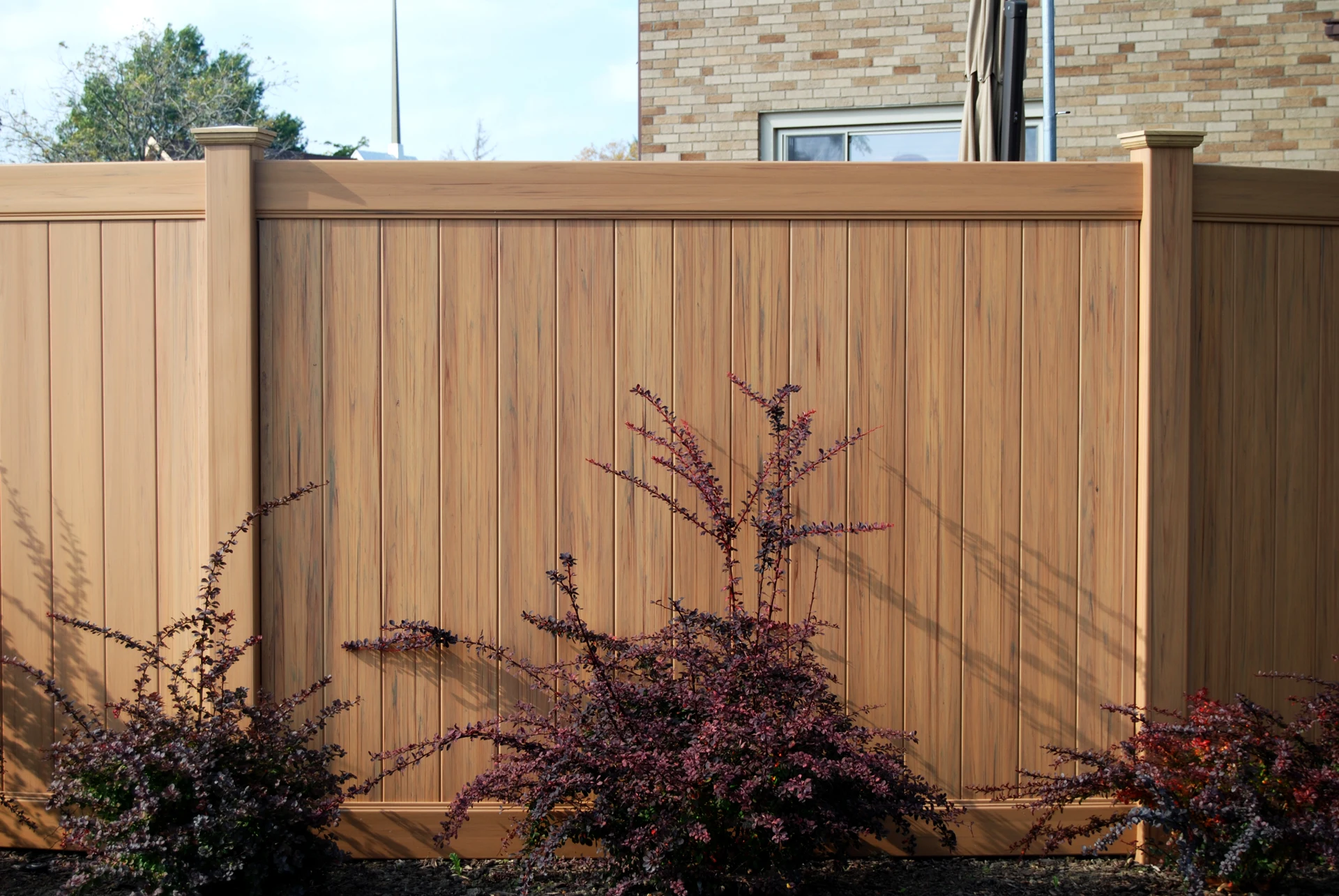 White vinyl tongue-groove privacy fence pricing — Independence, MO — RKC Wood Care Pros