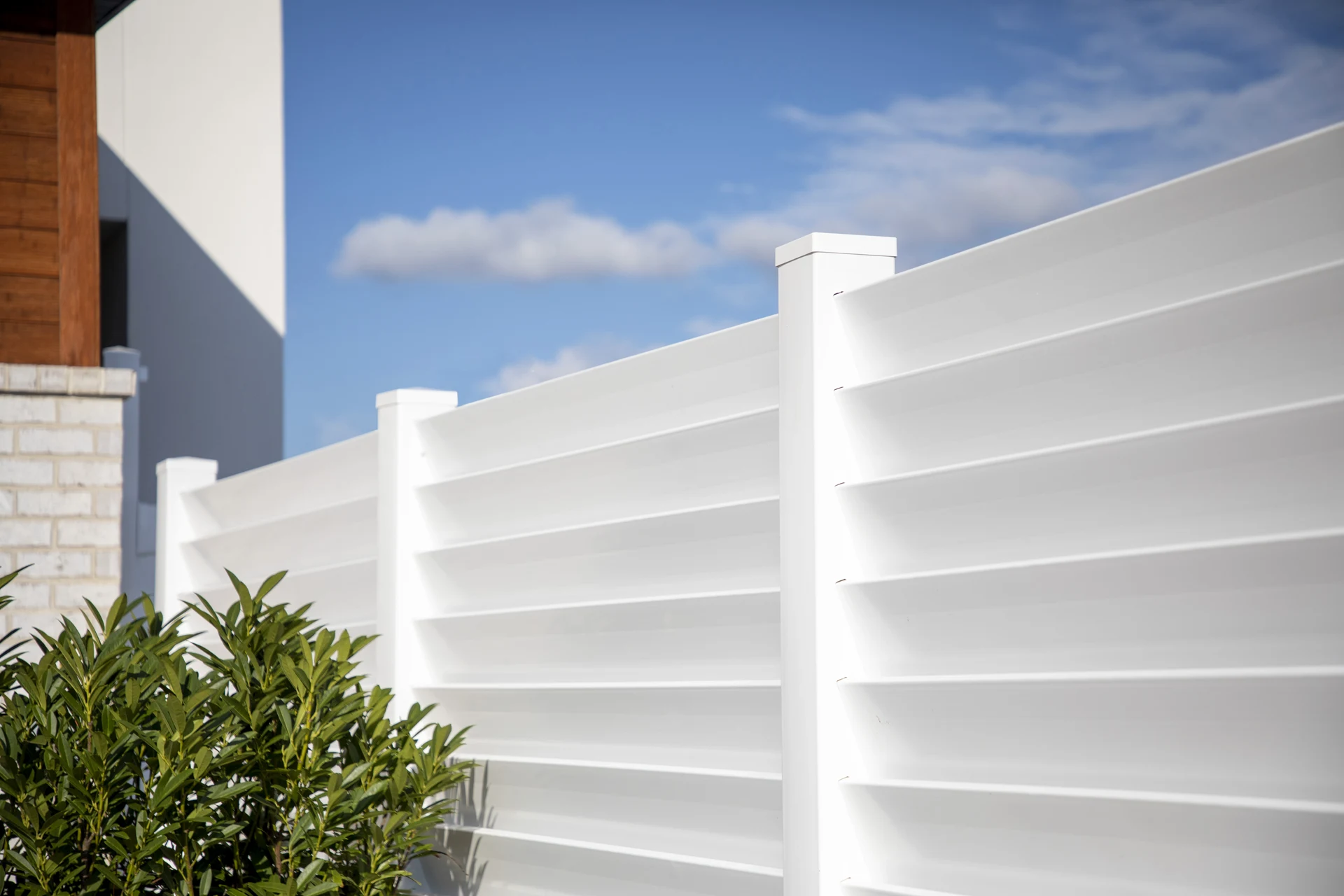Mission, KS Vinyl Fences That Survive Every Storm — UV-Stabilized Co-Extruded PVC