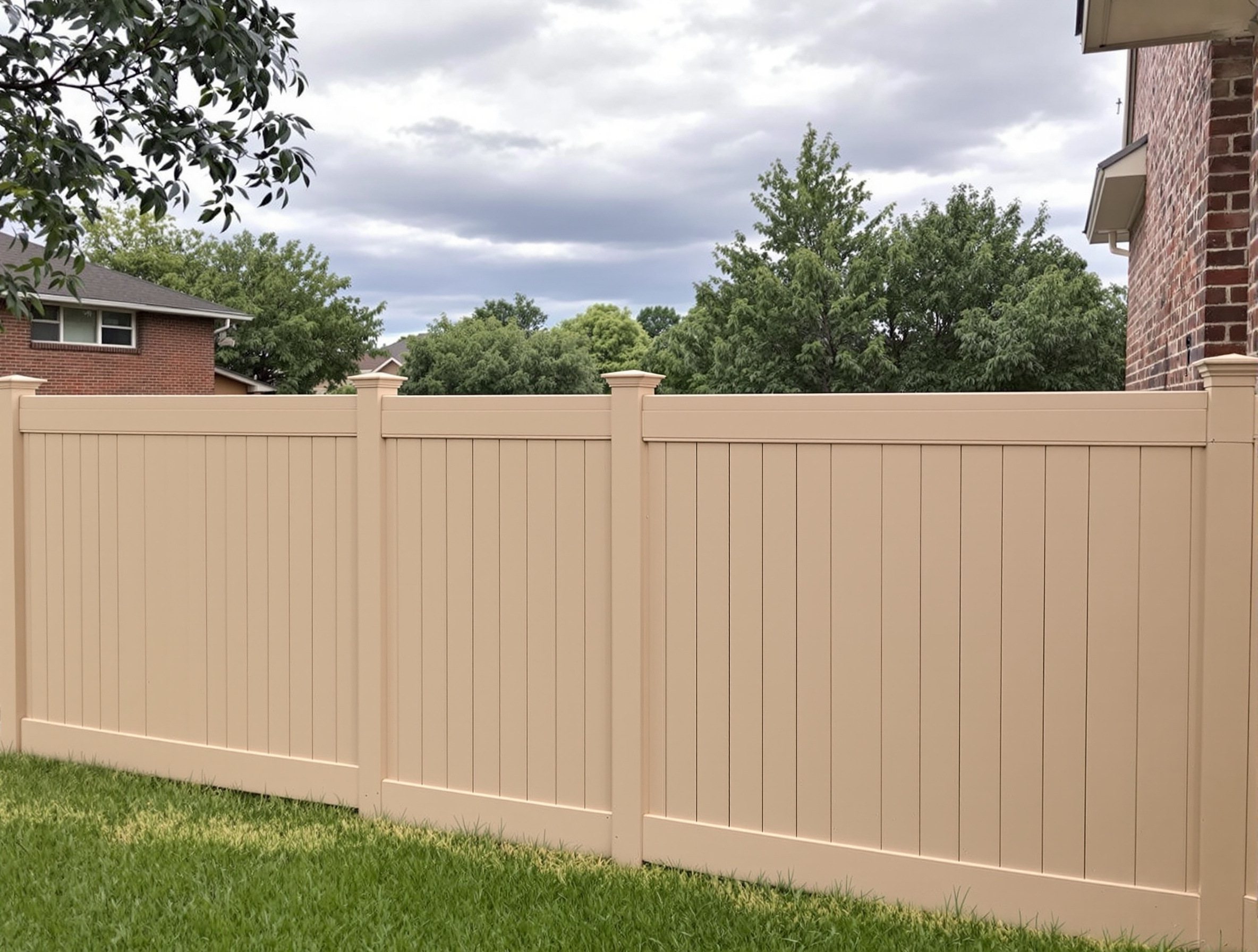 A Vinyl Fence in Raymore, MO You Won't Re-Stain — 30-Year Lifespan, Zero Sand-and-Seal